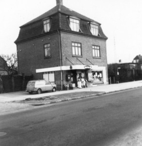 første købmand i Fredensvang, kom i 1930'erne. Senere Købmand Nordendahl.F oto ca. 1960